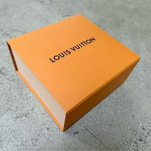 Large Louis Vuitton Gift Empty Box for Small Bag Purse Hat Magnetic Flap Closure